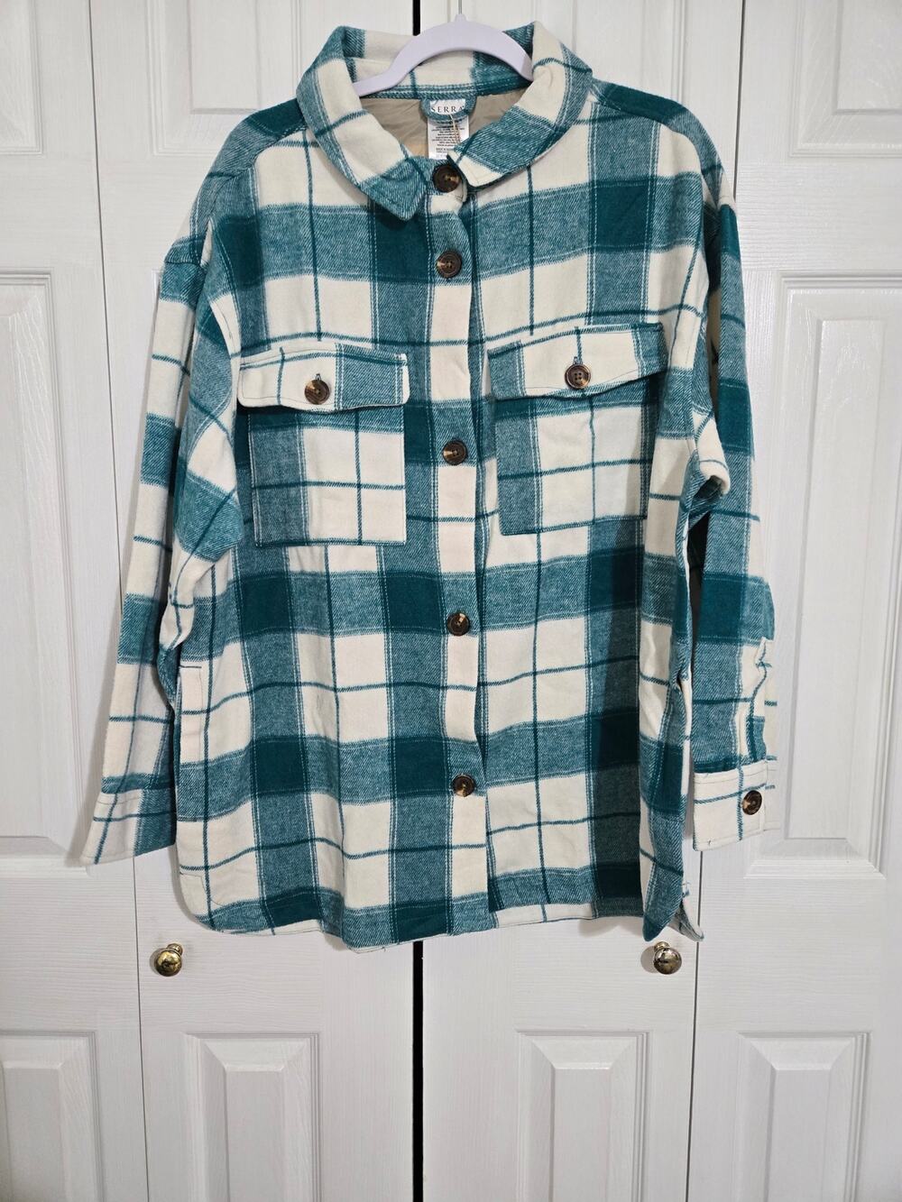Serra large women's green and white shacket new with tags